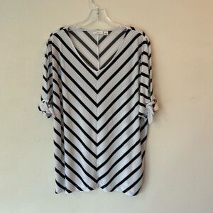 Croft and Barrow V neck nylon top V print in black-white open shoulder nautical